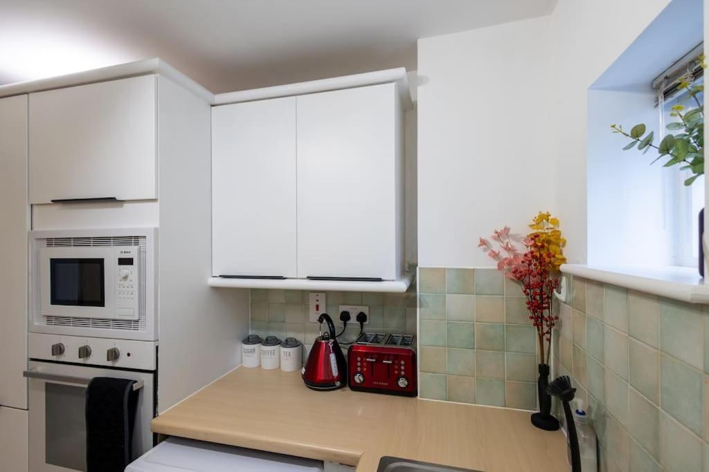 Morden London Apartment, By The Sea With Free Parking Exterior photo