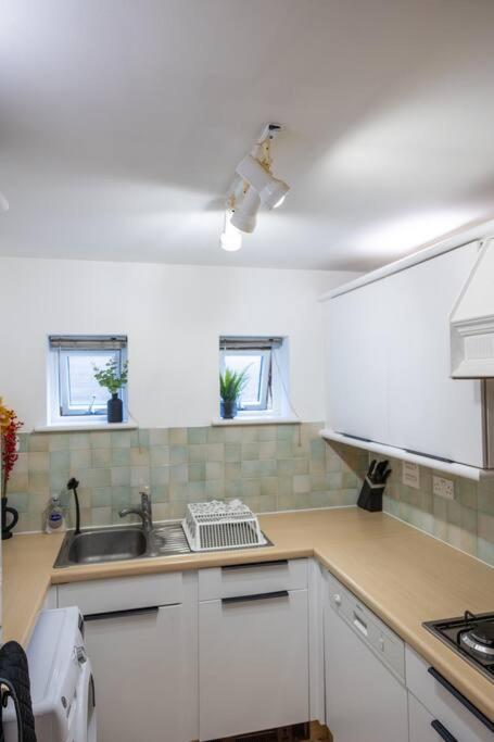 Morden London Apartment, By The Sea With Free Parking Exterior photo