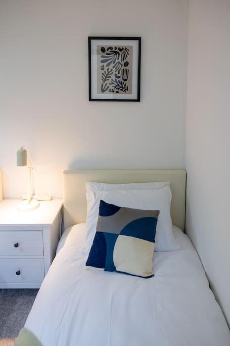 Morden London Apartment, By The Sea With Free Parking Exterior photo